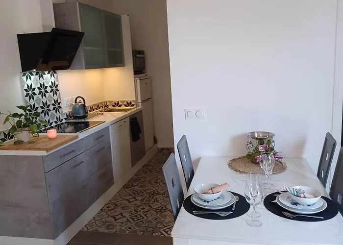 Maison Du Lac. Feriehus